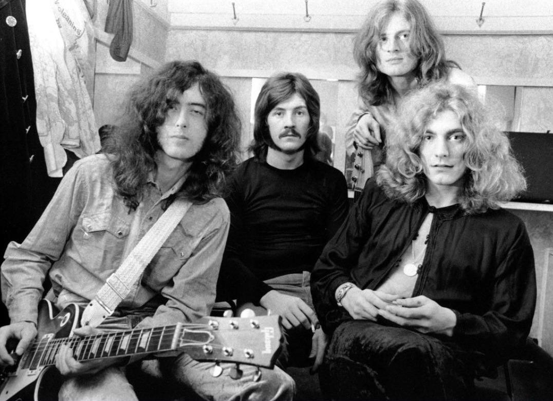 Скандал с басистом Led Zeppelin: Охранник напал на охотника за автографами!