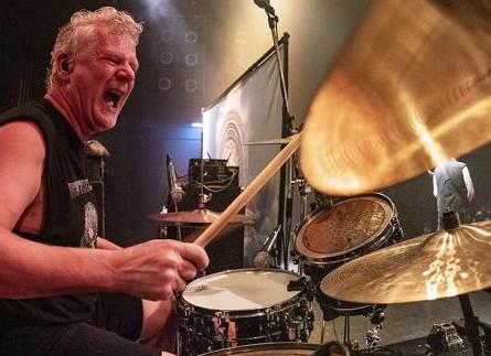 Хеви-метал-группа Iron Maiden назвала имя нового ударника